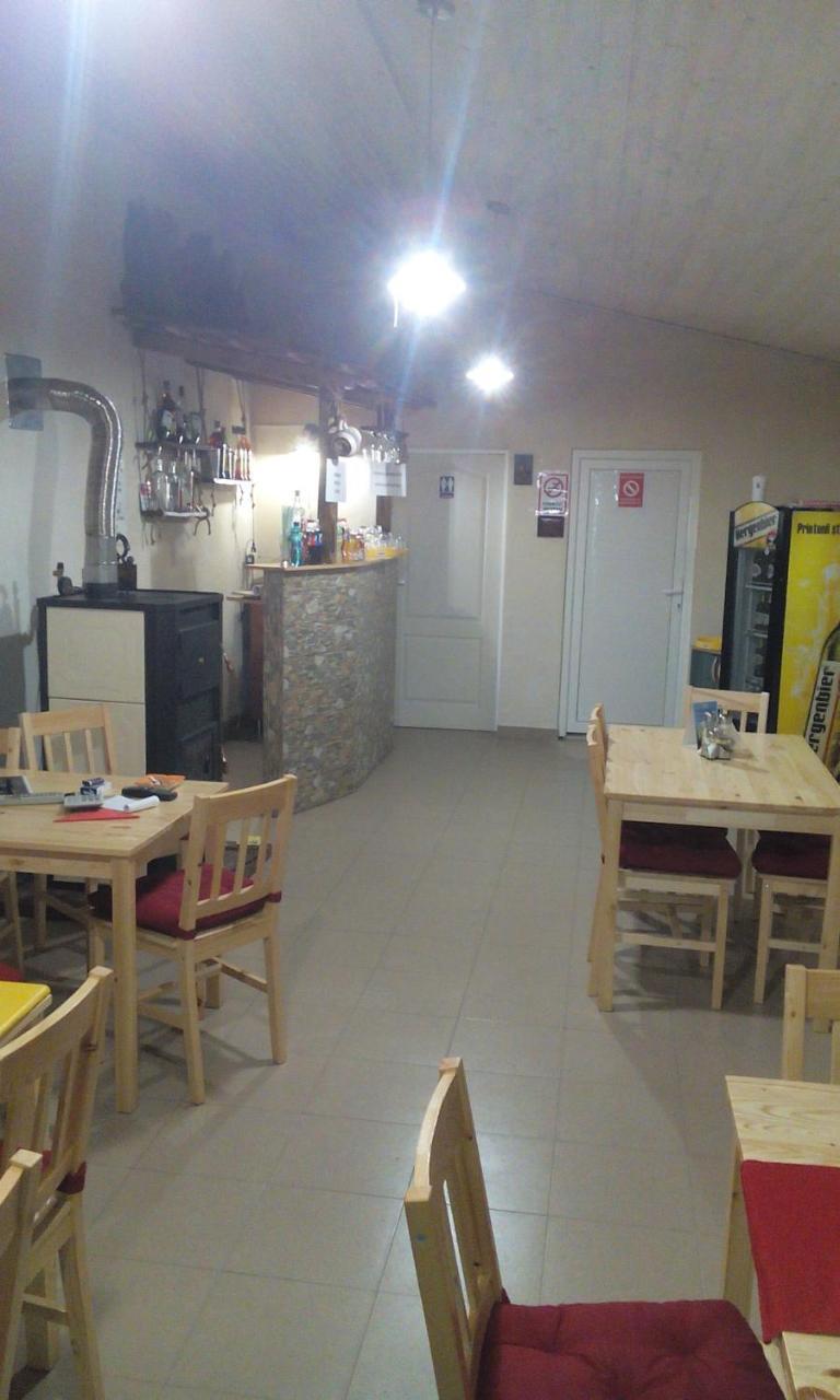 Maison d'hôtes Casa Cosmin à Dobra Extérieur photo